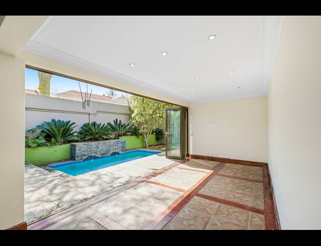4 BEDROOM HOUSE FOR SALE IN DOUGLASDALE
